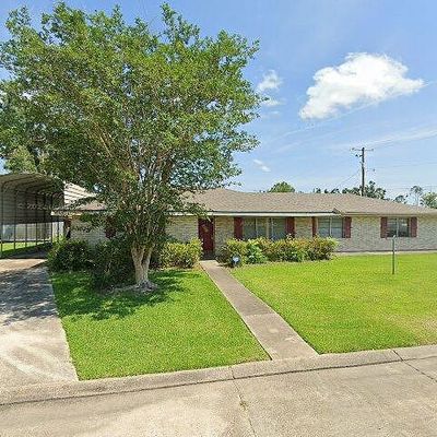 211 Foster Dr, Houma, LA 70363