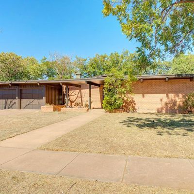 2112 68 Th St, Lubbock, TX 79412