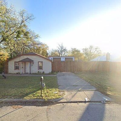 212 Hallvale Dr, Fort Worth, TX 76108