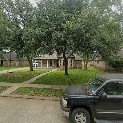 212 Zinnia St, Lake Jackson, TX 77566