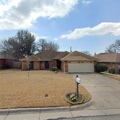 2122 Turf Club Dr, Arlington, TX 76017