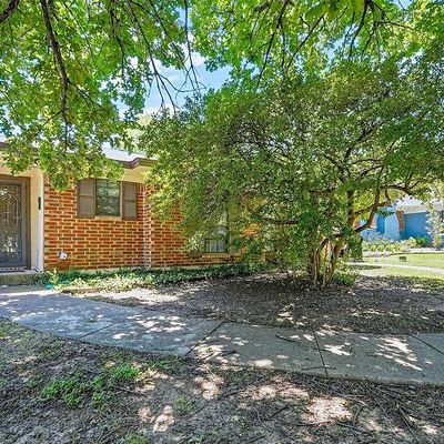 2123 Mistletoe Avenue, Fort Worth, TX 76110