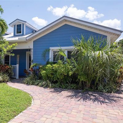 213 75 Th St, Holmes Beach, FL 34217