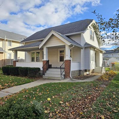 213 W Newhall Ave, Waukesha, WI 53186