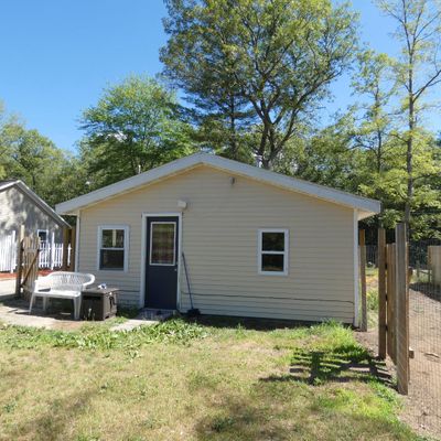 2137 E Oak St, Newaygo, MI 49337