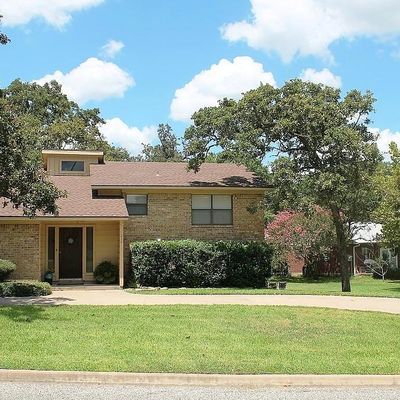 214 Briarwood Dr, Bellville, TX 77418