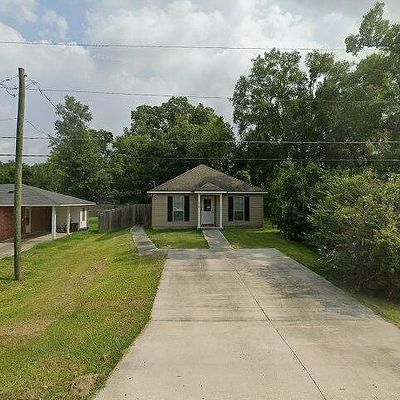 214 W Caroline St, Gonzales, LA 70737