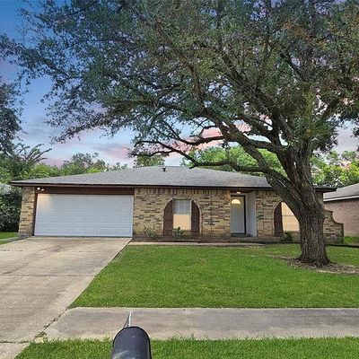 215 Redbud Cir, League City, TX 77573