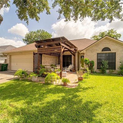 215 Sunset Dr, Victoria, TX 77901