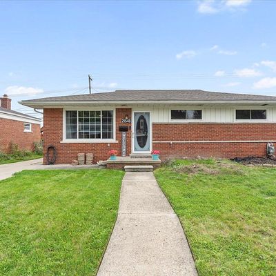 21548 Barton St, Saint Clair Shores, MI 48081