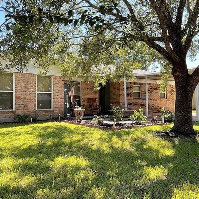 216 Swift St, Angleton, TX 77515