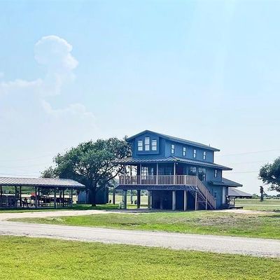 20 Redfish Ln, Port Lavaca, TX 77979