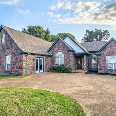 200 American River Dr, Lake Cormorant, MS 38641