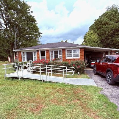 200 Bratton Ave, Lafayette, TN 37083