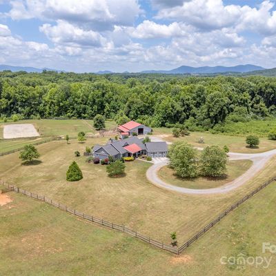 200 Green Fields Ln, Columbus, NC 28722