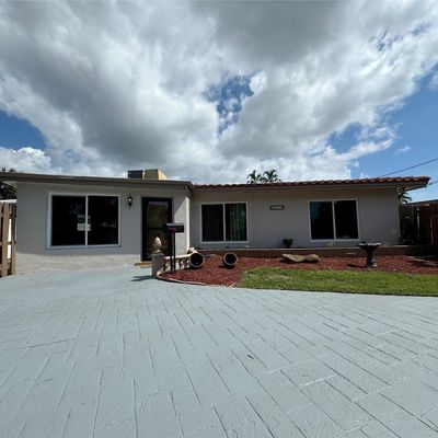 2001 Nw 33 Rd St, Oakland Park, FL 33309