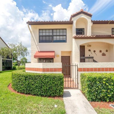 201 Freedom Ct, Deerfield Beach, FL 33442