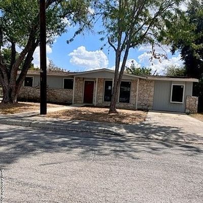 202 Hillview Dr, Universal City, TX 78148