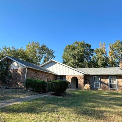 202 Royal Oak Dr, Clinton, MS 39056