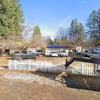 20217 Lakeview Dr, Lakehead, CA 96051