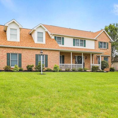 2045 Farmall Dr, Greencastle, PA 17225