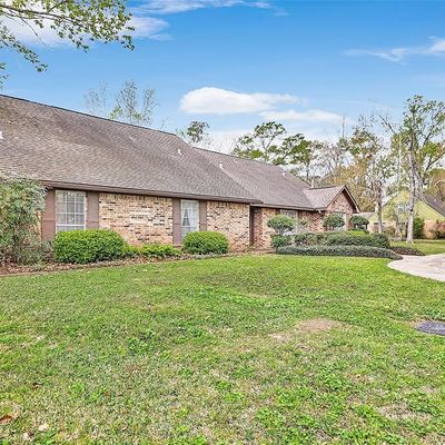 23 Sherwood St, Dayton, TX 77535