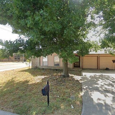 2301 Clint Ct, Arlington, TX 76014