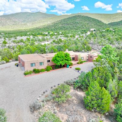 24 Nickell Rd, Ranchos De Taos, NM 87557