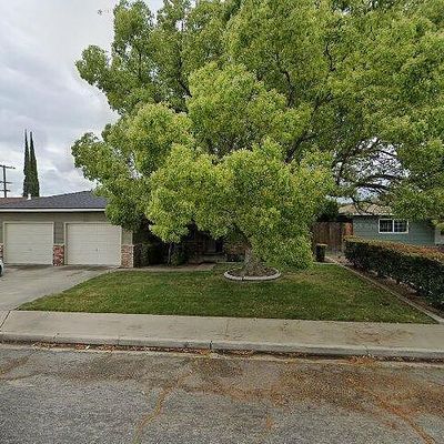 240 Oleander Ln, Turlock, CA 95380