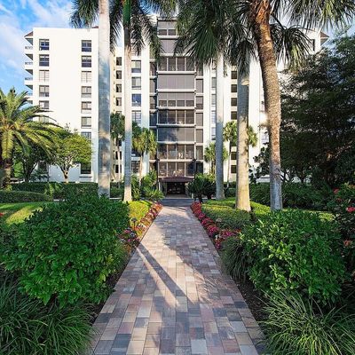 2400 Gulf Shore Boulevard N, Naples, FL 34103