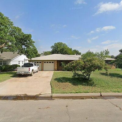 2402 W Dengar Ave, Midland, TX 79705