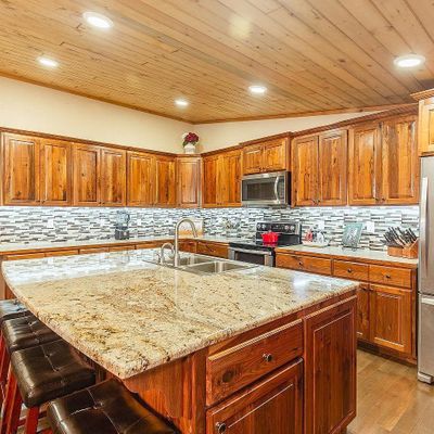 24050 Tiger Ln, Caldwell, ID 83607