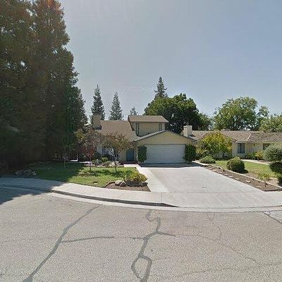 2413 Sarah Cir, Selma, CA 93662