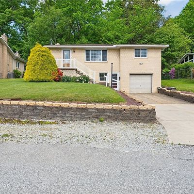 218 Woodlawn Drive, Trafford, PA 15085