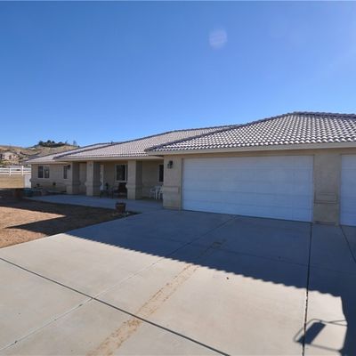 21867 Pacific St, Apple Valley, CA 92308