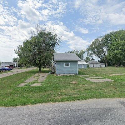 219 N Madison St, Grandview, IA 52752