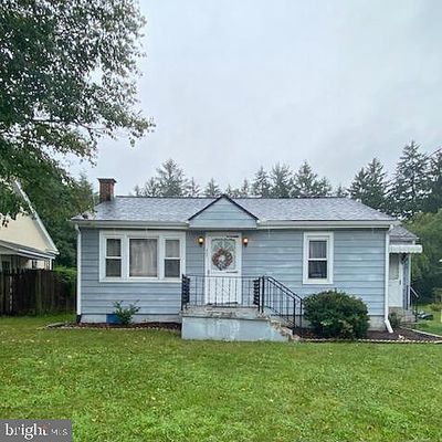 22 E Pine St, Mount Holly Springs, PA 17065