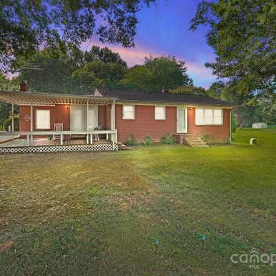 220 Winterlocken Rd, Salisbury, NC 28144