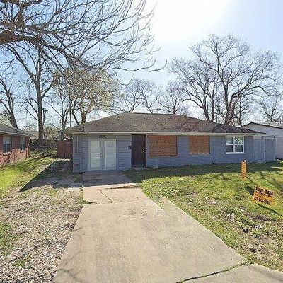 2203 Strawberry Rd, Pasadena, TX 77502