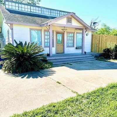 2206 S Velasco St, Angleton, TX 77515