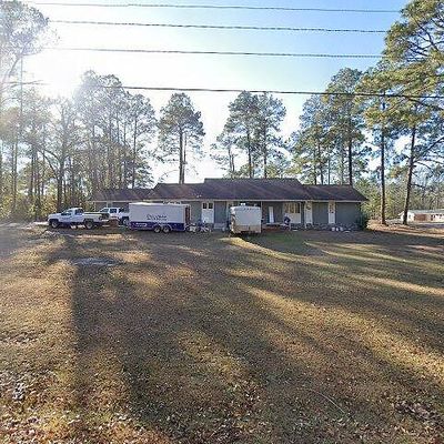 221 Collins St, Lyons, GA 30436