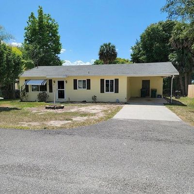 221 S Johns St, Mount Dora, FL 32757