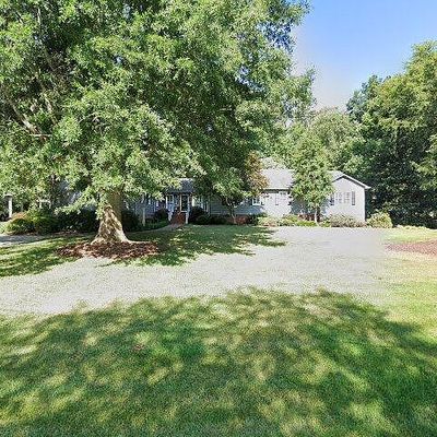 222 Holly Hill St, Ramseur, NC 27316