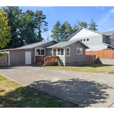 222 Norman Ave, Coos Bay, OR 97420