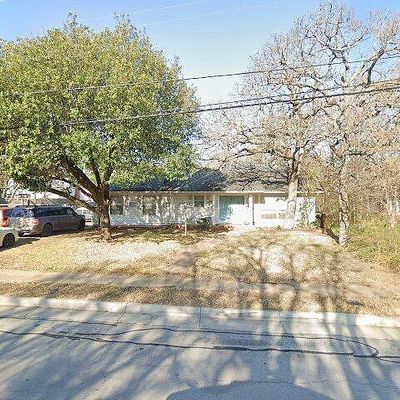 2220 Lynnhaven Rd, Fort Worth, TX 76103