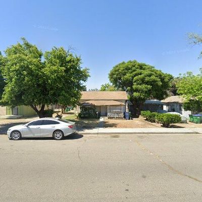 2221 Sylvia St, Selma, CA 93662