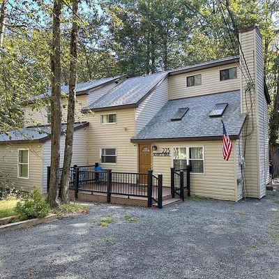 223 Paxinos Dr, Pocono Lake, PA 18347