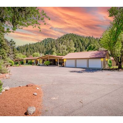 2233 Riverside Dr, Myrtle Creek, OR 97457