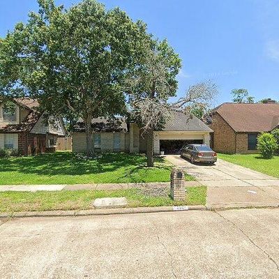 2247 Pilgrims Point Dr, Friendswood, TX 77546