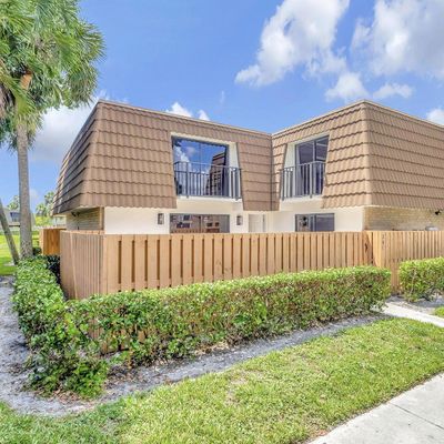 261 Charter Way, West Palm Beach, FL 33407